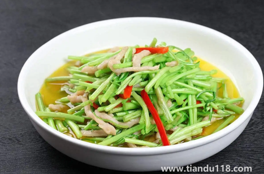 蘆蒿焯水還是直接炒(蘆蒿的常見(jiàn)吃法匯總)(圖3) 蘆蒿焯水還是直接炒3