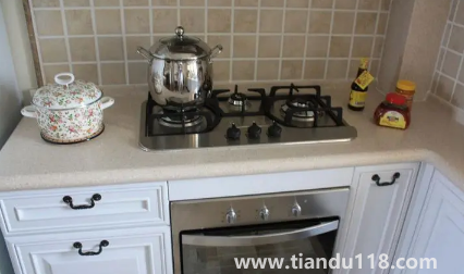 灶臺朝西怎么辦(灶臺坐西朝東好不好)(圖3) 灶臺朝西怎么辦3