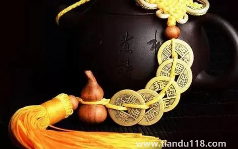 兩家門對門五帝錢掛在哪里最好（招財五帝錢什么時候掛最好）