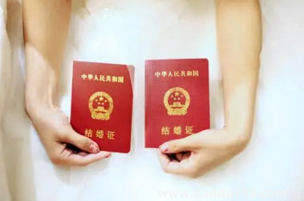 2022元旦能領(lǐng)結(jié)婚證嗎(元旦領(lǐng)結(jié)婚證怎么發(fā)朋友圈)(圖1) 2022元旦能領(lǐng)結(jié)婚證嗎1