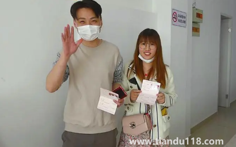 2022元旦能領(lǐng)結(jié)婚證嗎(元旦領(lǐng)結(jié)婚證怎么發(fā)朋友圈)(圖2) 2022元旦能領(lǐng)結(jié)婚證嗎2