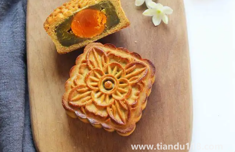 一個(gè)月餅的熱量相當(dāng)于幾個(gè)雞腿3