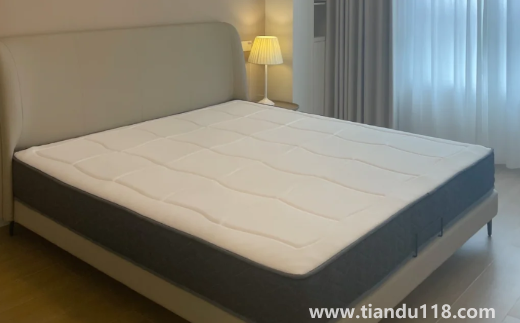 床和床墊加起來(lái)一萬(wàn)貴嗎3