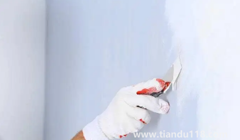 刮膩子之前需要噴水嗎1