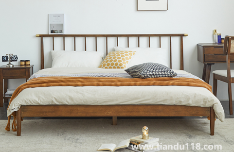 1.5米的床適合夫妻睡嗎（1.5米床和1.8米床區(qū)別）