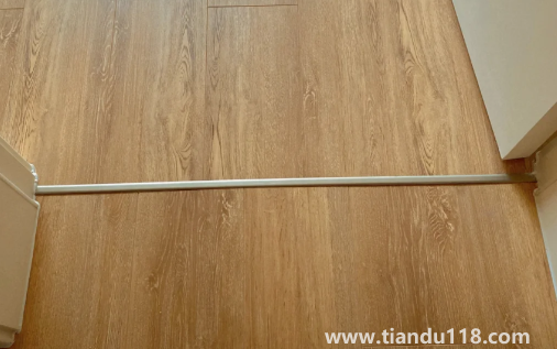 高低差收口條防水嗎(無(wú)門(mén)檻石衛(wèi)生間攻略)(圖1) 高低差收口條防水嗎1