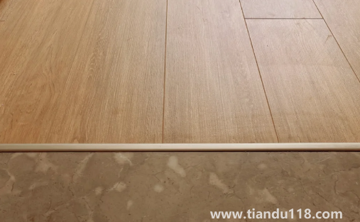 高低差收口條防水嗎(無(wú)門(mén)檻石衛(wèi)生間攻略)(圖2) 高低差收口條防水嗎2