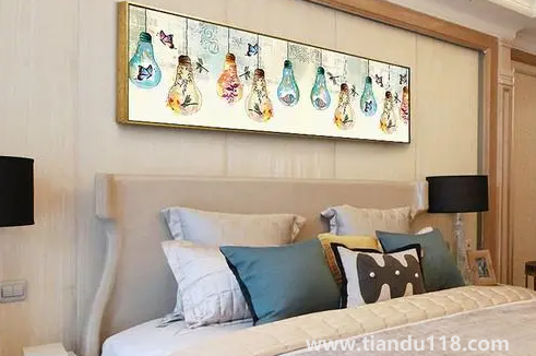 屬兔的人臥室適合掛什么畫1