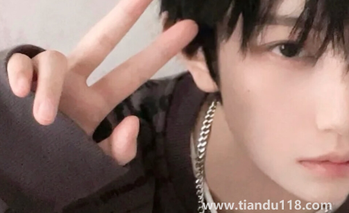 上班時(shí)間找你聊天的男生下班休息不聊3