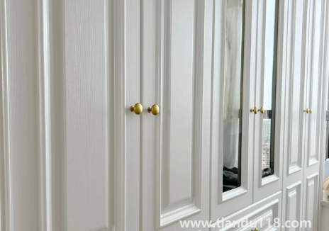 木工打衣柜封邊另外收費(fèi)嗎（木工打衣柜的優(yōu)缺點(diǎn)）