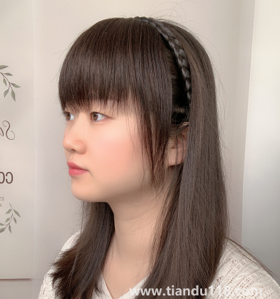 女生帶假發(fā)片帶高點(diǎn)還是低點(diǎn)好3