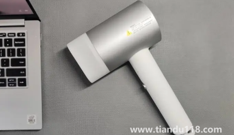 用吹風(fēng)機(jī)吹鞋子會(huì)變黃嗎3