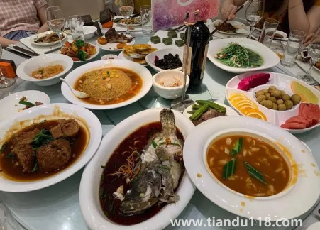 婚宴酒席價(jià)格一般多少錢(qián)3