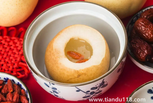 煮梨水先放糖還是先放梨(煮梨水喝有什么好處)(圖2) 煮梨水先放糖還是先放梨2