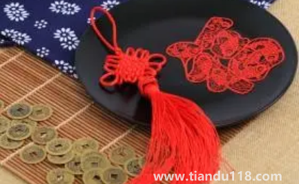 門對門掛中國結(jié)可以掛門上嗎(掛中國結(jié)要注意什么)(圖3) 門對門掛中國結(jié)可以掛門上嗎 3