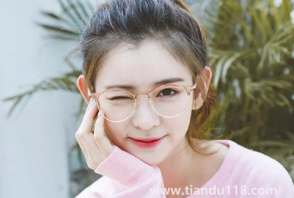 網(wǎng)上配的眼鏡戴著暈?zāi)芡藛幔ňW(wǎng)上配的眼鏡戴上頭暈是怎么回事)(圖1) 網(wǎng)上配的眼鏡戴著暈?zāi)芡藛?